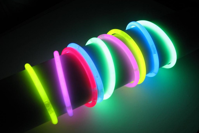 4 neonovyie brasletyi hi light Как выбрать фонарь на велосипед