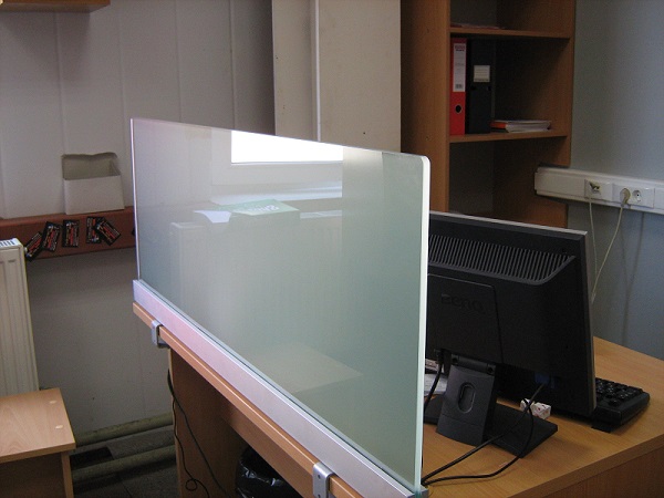 Экраны на стол из стекла