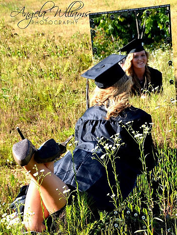 идеи для фотографии, фото на выпускной, выпускной, поле, мантия выпускника, шапочка- конфедератка