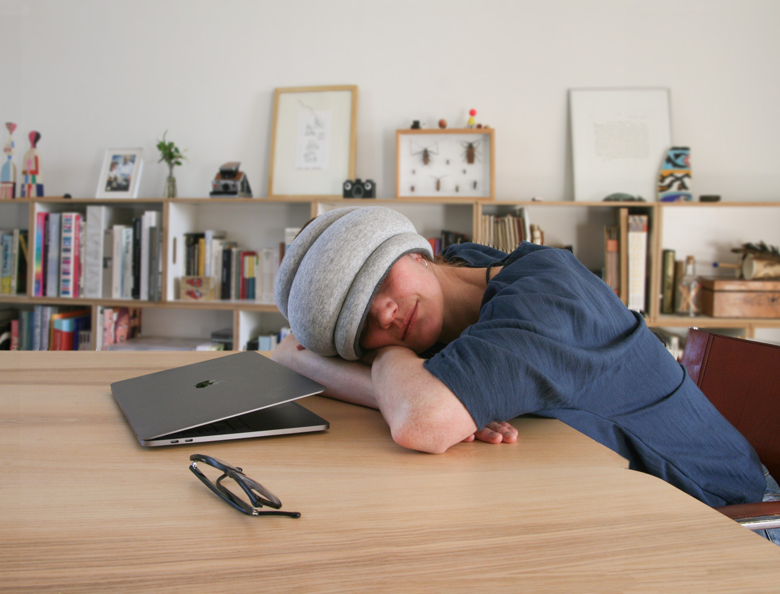 Подушка для сна ostrich pillow. OSTRICHPILLOW LIGHT MD 03 72 bagandwallet kupit. Подушка для сна ostrich pillow фото. Подушка для сна ostrich pillow-OSTRICHPILLOW LIGHT MD 03 72 bagandwallet kupit. картинка Подушка для сна ostrich pillow. картинка OSTRICHPILLOW LIGHT MD 03 72 bagandwallet kupit. Быстрая и бесплатная * доставка