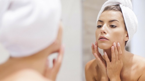 Шелушение кожи на лице: причины и как с этим бороться