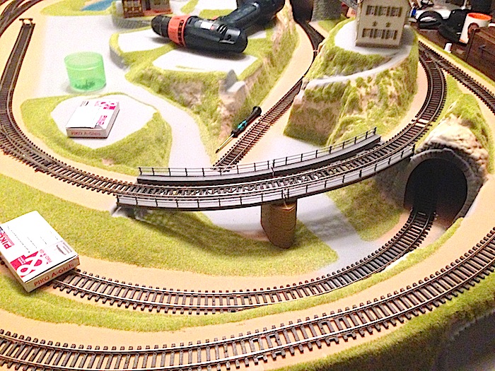 Железные дороги 20 деталей. Подмакетник для железной дороги 1/87. Подмакетник для макета железной дороги. ЖД макет СЖД 1к87. Железнодорожные макеты 1/87 РЖД.