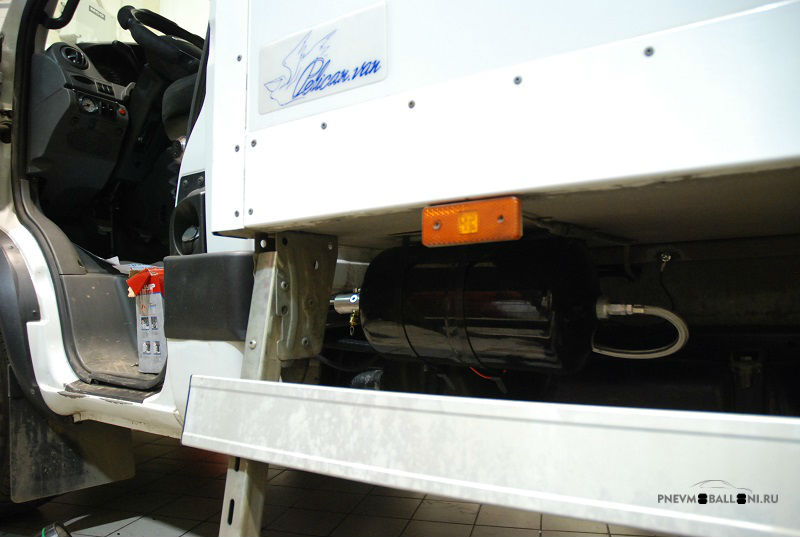 Блок подготовки воздуха был установлен под кузовом Iveco Daily 70C