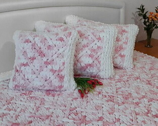 Вязаные плед и подушка из Пуффи