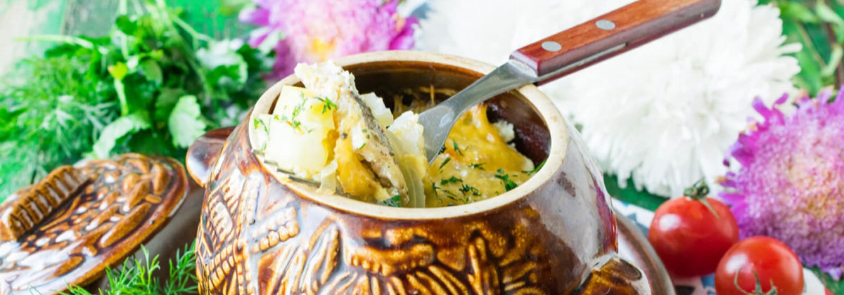 Запеченный хек с картофелем в горшочке Запеченный хек с картофелем в горшочке