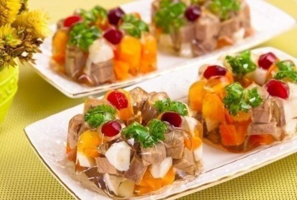 Оригинальные варианты мясного желе для фуршетов или праздничного стола Оригинальные варианты мясного желе для фуршетов или праздничного стола