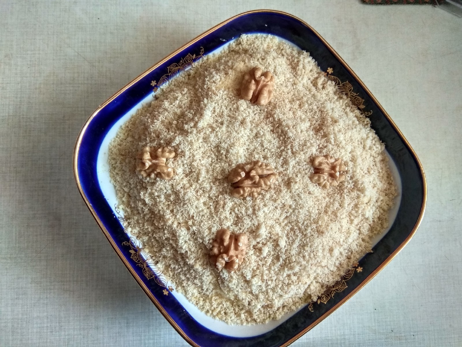 Салат из курицы, с грибами и орехами Салат из курицы, с грибами и орехами