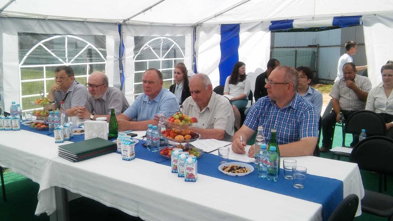 Защита дипломов Тимирязевской академии на молокозаводе Защита дипломов Тимирязевской академии на молокозаводе