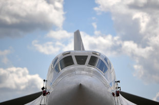 Ракетоносец Ту-160М Петр Дейнекин поднялся в воздух Ракетоносец Ту-160М Петр Дейнекин поднялся в воздух