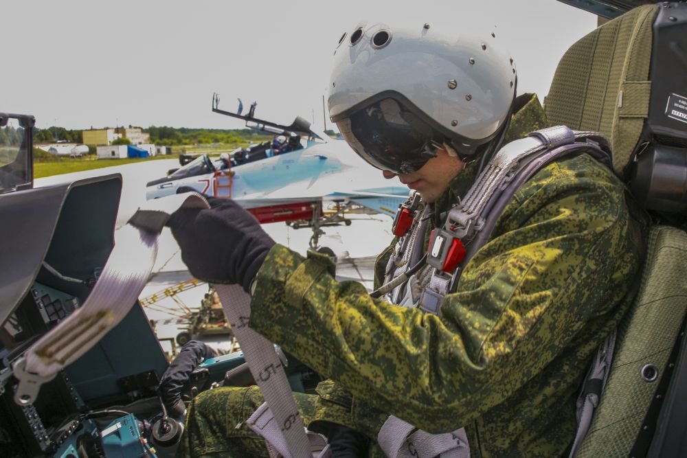 Летчики получили новое обмундирование Летчики получили новое обмундирование