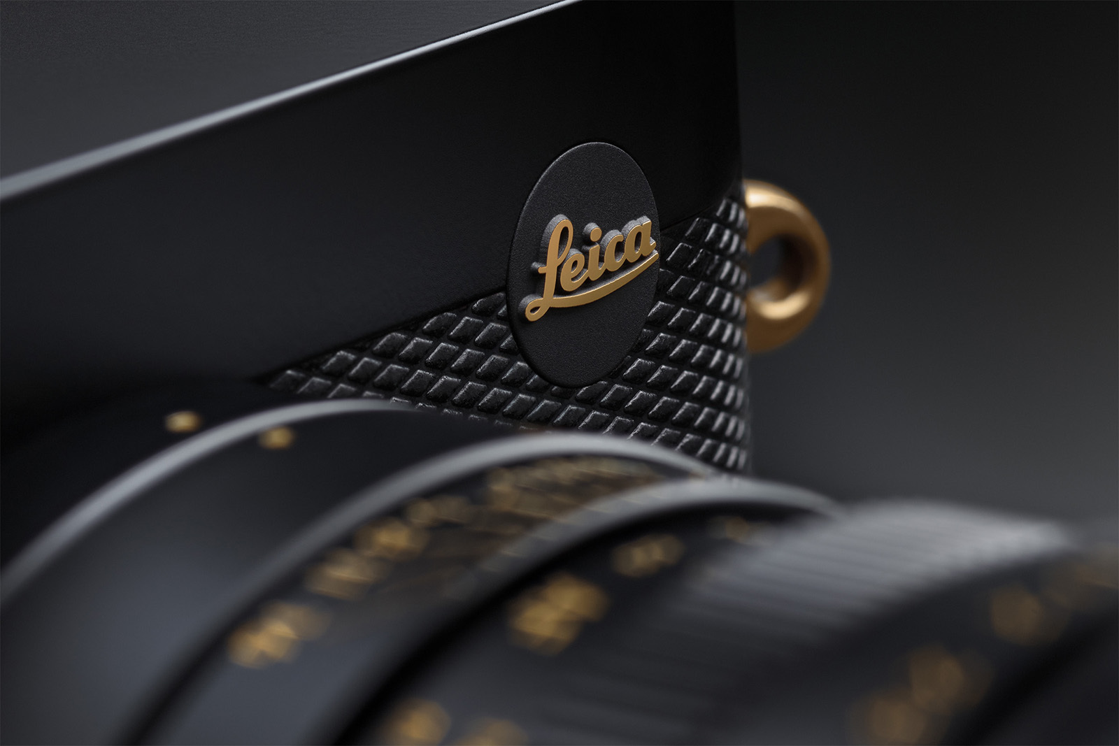 Leica выпустила новую «камеру Бонда» — Leica Q2 “007 Edition” Leica выпустила новую «камеру Бонда» — Leica Q2 “007 Edition”