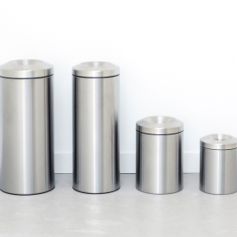 Корзины для бумаг и урны