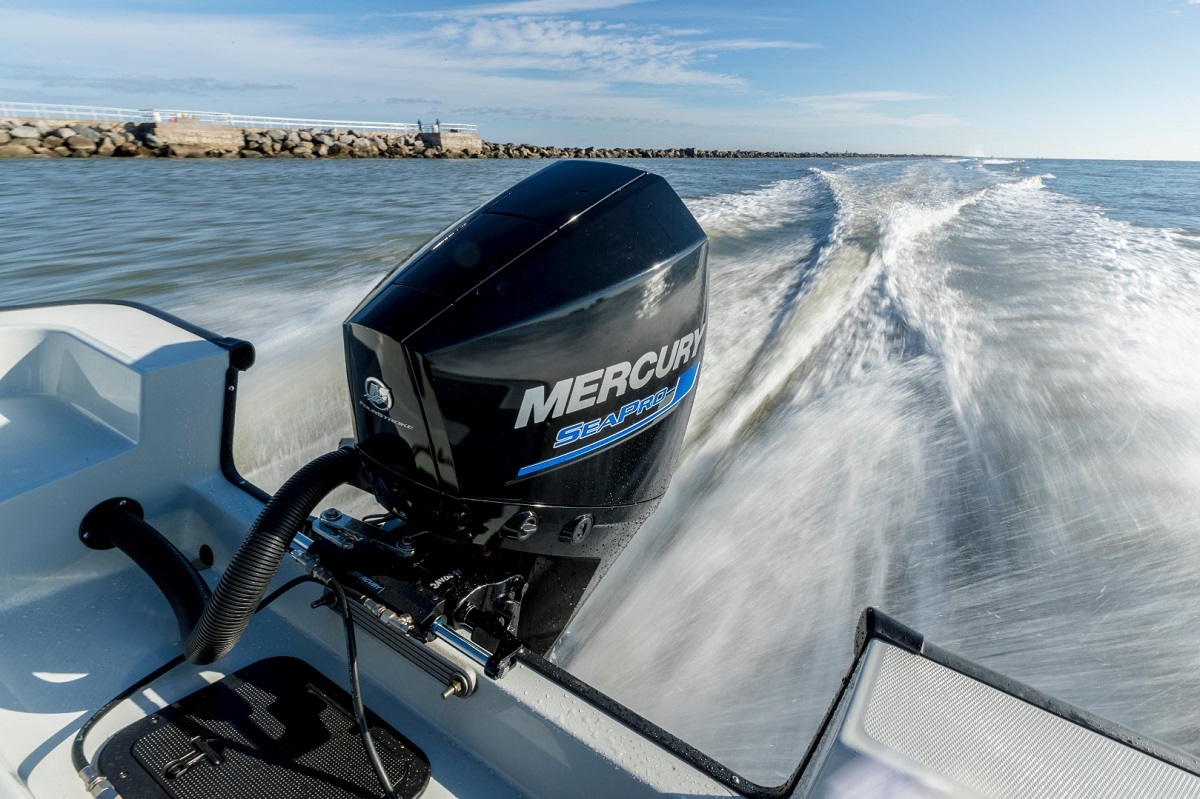 200hp-seapro-210guardian-saltwater-2017-lifestyle-10.jpg