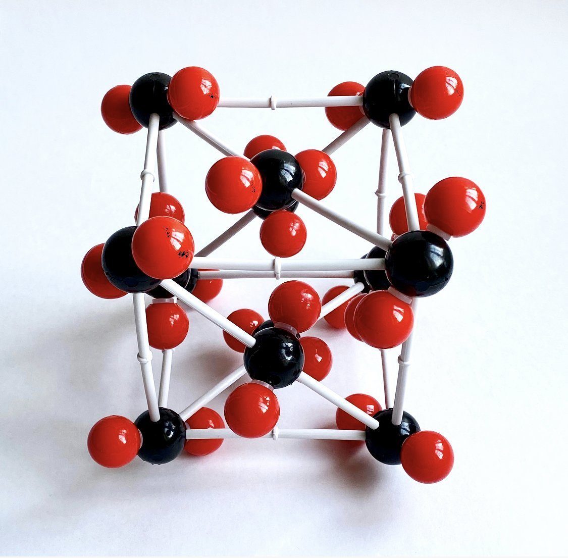 Молекула марганца. Углекислый ГАЗ кристаллическая решетка. Кристаллическая решетка меди. Модель кристаллической решетки меди. Cl2 кристаллическая решетка.