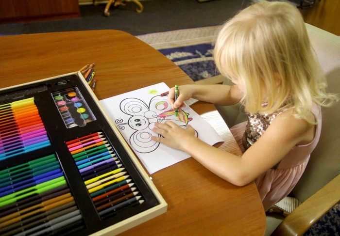 Художественный набор для детского творчества в деревянном чемоданчике, 180  предметов купить | Интернет-гипермаркет Top-Store24