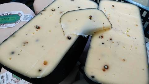Сыр "Дединовский №32" Caciotta with black pepper style