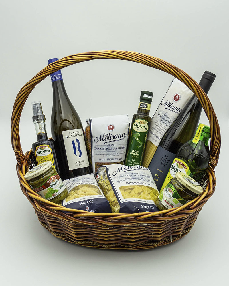 подарочная корзина с продуктами. подарочная корзина. продуктовая корзина в подарок. что помимо доставки подарков для итальянских. что помимо доставки подарков для итальянских.