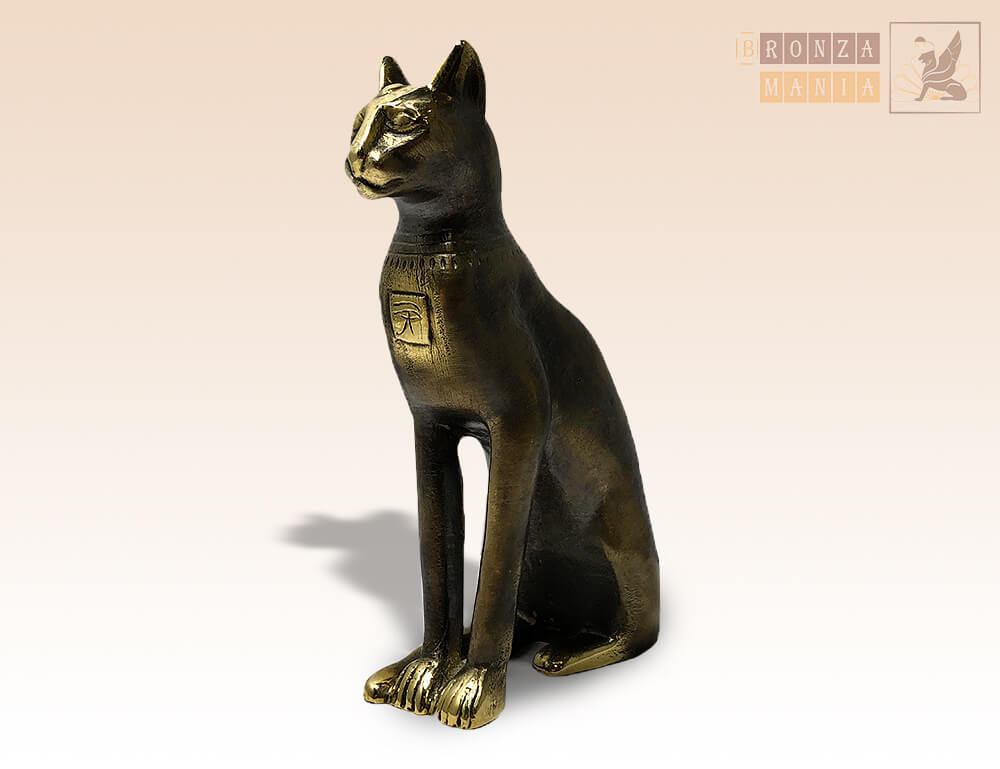 Баст казань. Бастет богиня Египта статуэтка. Богиня Бастет статуэтка кошки. Фигурка древней Богини Бастет. Кошка Бастет Египет.