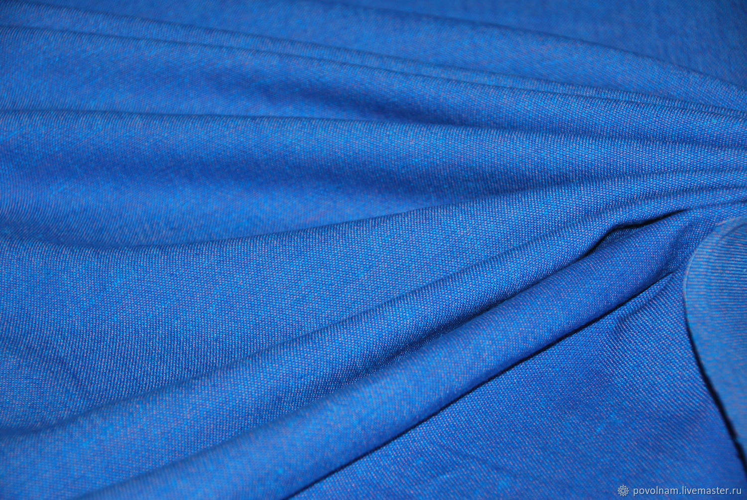 Новый лен купить. Голубой лен ткань. Васильковая ткань. Костюмная ткань голубая.