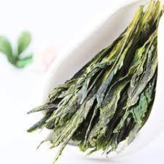 С чем бывает зеленый чай. large taipin houkui3. С чем бывает зеленый чай фото. С чем бывает зеленый чай-large taipin houkui3. картинка С чем бывает зеленый чай. картинка large taipin houkui3. Напиток благотворно влияет на работу сердечно-сосудистой системы, обладает противовоспалительным эффектом, способствует повышению общего тонуса и улучшению самочувствия. Несмотря на то, что его родиной и безоговорочным лидером по производству на протяжении многих лет является Китай, сегодня созданием этого продукта занимаются разные страны. У него большое количество поклонников, которые не представляют свою жизнь без чашечки ароматного напитка. Но далеко не все знают какие виды и сорта зеленого чая самые полезные, как выбрать хороший и качественный напиток среди огромного изобилия вариантов. С чем бывает зеленый чай. large taipin houkui3. С чем бывает зеленый чай фото. С чем бывает зеленый чай-large taipin houkui3. картинка С чем бывает зеленый чай. картинка large taipin houkui3. Напиток благотворно влияет на работу сердечно-сосудистой системы, обладает противовоспалительным эффектом, способствует повышению общего тонуса и улучшению самочувствия. Несмотря на то, что его родиной и безоговорочным лидером по производству на протяжении многих лет является Китай, сегодня созданием этого продукта занимаются разные страны. У него большое количество поклонников, которые не представляют свою жизнь без чашечки ароматного напитка. Но далеко не все знают какие виды и сорта зеленого чая самые полезные, как выбрать хороший и качественный напиток среди огромного изобилия вариантов.