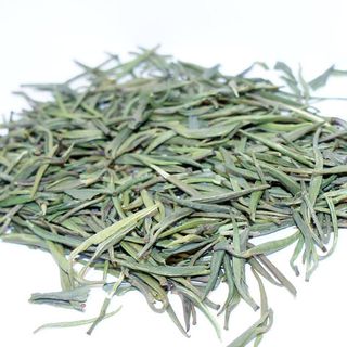 С чем бывает зеленый чай. large chzhu e tsin. С чем бывает зеленый чай фото. С чем бывает зеленый чай-large chzhu e tsin. картинка С чем бывает зеленый чай. картинка large chzhu e tsin. Напиток благотворно влияет на работу сердечно-сосудистой системы, обладает противовоспалительным эффектом, способствует повышению общего тонуса и улучшению самочувствия. Несмотря на то, что его родиной и безоговорочным лидером по производству на протяжении многих лет является Китай, сегодня созданием этого продукта занимаются разные страны. У него большое количество поклонников, которые не представляют свою жизнь без чашечки ароматного напитка. Но далеко не все знают какие виды и сорта зеленого чая самые полезные, как выбрать хороший и качественный напиток среди огромного изобилия вариантов. С чем бывает зеленый чай. large chzhu e tsin. С чем бывает зеленый чай фото. С чем бывает зеленый чай-large chzhu e tsin. картинка С чем бывает зеленый чай. картинка large chzhu e tsin. Напиток благотворно влияет на работу сердечно-сосудистой системы, обладает противовоспалительным эффектом, способствует повышению общего тонуса и улучшению самочувствия. Несмотря на то, что его родиной и безоговорочным лидером по производству на протяжении многих лет является Китай, сегодня созданием этого продукта занимаются разные страны. У него большое количество поклонников, которые не представляют свою жизнь без чашечки ароматного напитка. Но далеко не все знают какие виды и сорта зеленого чая самые полезные, как выбрать хороший и качественный напиток среди огромного изобилия вариантов.