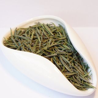 С чем бывает зеленый чай. large chzhu e tsin green tea. С чем бывает зеленый чай фото. С чем бывает зеленый чай-large chzhu e tsin green tea. картинка С чем бывает зеленый чай. картинка large chzhu e tsin green tea. Напиток благотворно влияет на работу сердечно-сосудистой системы, обладает противовоспалительным эффектом, способствует повышению общего тонуса и улучшению самочувствия. Несмотря на то, что его родиной и безоговорочным лидером по производству на протяжении многих лет является Китай, сегодня созданием этого продукта занимаются разные страны. У него большое количество поклонников, которые не представляют свою жизнь без чашечки ароматного напитка. Но далеко не все знают какие виды и сорта зеленого чая самые полезные, как выбрать хороший и качественный напиток среди огромного изобилия вариантов. С чем бывает зеленый чай. large chzhu e tsin green tea. С чем бывает зеленый чай фото. С чем бывает зеленый чай-large chzhu e tsin green tea. картинка С чем бывает зеленый чай. картинка large chzhu e tsin green tea. Напиток благотворно влияет на работу сердечно-сосудистой системы, обладает противовоспалительным эффектом, способствует повышению общего тонуса и улучшению самочувствия. Несмотря на то, что его родиной и безоговорочным лидером по производству на протяжении многих лет является Китай, сегодня созданием этого продукта занимаются разные страны. У него большое количество поклонников, которые не представляют свою жизнь без чашечки ароматного напитка. Но далеко не все знают какие виды и сорта зеленого чая самые полезные, как выбрать хороший и качественный напиток среди огромного изобилия вариантов.