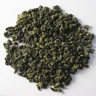 С чем бывает зеленый чай. large gunpowder green tea. С чем бывает зеленый чай фото. С чем бывает зеленый чай-large gunpowder green tea. картинка С чем бывает зеленый чай. картинка large gunpowder green tea. Напиток благотворно влияет на работу сердечно-сосудистой системы, обладает противовоспалительным эффектом, способствует повышению общего тонуса и улучшению самочувствия. Несмотря на то, что его родиной и безоговорочным лидером по производству на протяжении многих лет является Китай, сегодня созданием этого продукта занимаются разные страны. У него большое количество поклонников, которые не представляют свою жизнь без чашечки ароматного напитка. Но далеко не все знают какие виды и сорта зеленого чая самые полезные, как выбрать хороший и качественный напиток среди огромного изобилия вариантов. С чем бывает зеленый чай. large gunpowder green tea. С чем бывает зеленый чай фото. С чем бывает зеленый чай-large gunpowder green tea. картинка С чем бывает зеленый чай. картинка large gunpowder green tea. Напиток благотворно влияет на работу сердечно-сосудистой системы, обладает противовоспалительным эффектом, способствует повышению общего тонуса и улучшению самочувствия. Несмотря на то, что его родиной и безоговорочным лидером по производству на протяжении многих лет является Китай, сегодня созданием этого продукта занимаются разные страны. У него большое количество поклонников, которые не представляют свою жизнь без чашечки ароматного напитка. Но далеко не все знают какие виды и сорта зеленого чая самые полезные, как выбрать хороший и качественный напиток среди огромного изобилия вариантов.