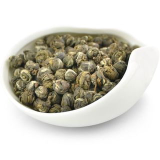 С чем бывает зеленый чай. large mlzh 5. С чем бывает зеленый чай фото. С чем бывает зеленый чай-large mlzh 5. картинка С чем бывает зеленый чай. картинка large mlzh 5. Напиток благотворно влияет на работу сердечно-сосудистой системы, обладает противовоспалительным эффектом, способствует повышению общего тонуса и улучшению самочувствия. Несмотря на то, что его родиной и безоговорочным лидером по производству на протяжении многих лет является Китай, сегодня созданием этого продукта занимаются разные страны. У него большое количество поклонников, которые не представляют свою жизнь без чашечки ароматного напитка. Но далеко не все знают какие виды и сорта зеленого чая самые полезные, как выбрать хороший и качественный напиток среди огромного изобилия вариантов. С чем бывает зеленый чай. large mlzh 5. С чем бывает зеленый чай фото. С чем бывает зеленый чай-large mlzh 5. картинка С чем бывает зеленый чай. картинка large mlzh 5. Напиток благотворно влияет на работу сердечно-сосудистой системы, обладает противовоспалительным эффектом, способствует повышению общего тонуса и улучшению самочувствия. Несмотря на то, что его родиной и безоговорочным лидером по производству на протяжении многих лет является Китай, сегодня созданием этого продукта занимаются разные страны. У него большое количество поклонников, которые не представляют свою жизнь без чашечки ароматного напитка. Но далеко не все знают какие виды и сорта зеленого чая самые полезные, как выбрать хороший и качественный напиток среди огромного изобилия вариантов.