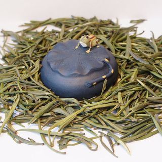 С чем бывает зеленый чай. large chzhu e tsin tea. С чем бывает зеленый чай фото. С чем бывает зеленый чай-large chzhu e tsin tea. картинка С чем бывает зеленый чай. картинка large chzhu e tsin tea. Напиток благотворно влияет на работу сердечно-сосудистой системы, обладает противовоспалительным эффектом, способствует повышению общего тонуса и улучшению самочувствия. Несмотря на то, что его родиной и безоговорочным лидером по производству на протяжении многих лет является Китай, сегодня созданием этого продукта занимаются разные страны. У него большое количество поклонников, которые не представляют свою жизнь без чашечки ароматного напитка. Но далеко не все знают какие виды и сорта зеленого чая самые полезные, как выбрать хороший и качественный напиток среди огромного изобилия вариантов. С чем бывает зеленый чай. large chzhu e tsin tea. С чем бывает зеленый чай фото. С чем бывает зеленый чай-large chzhu e tsin tea. картинка С чем бывает зеленый чай. картинка large chzhu e tsin tea. Напиток благотворно влияет на работу сердечно-сосудистой системы, обладает противовоспалительным эффектом, способствует повышению общего тонуса и улучшению самочувствия. Несмотря на то, что его родиной и безоговорочным лидером по производству на протяжении многих лет является Китай, сегодня созданием этого продукта занимаются разные страны. У него большое количество поклонников, которые не представляют свою жизнь без чашечки ароматного напитка. Но далеко не все знают какие виды и сорта зеленого чая самые полезные, как выбрать хороший и качественный напиток среди огромного изобилия вариантов.