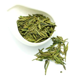 С чем бывает зеленый чай. large DSC02619. С чем бывает зеленый чай фото. С чем бывает зеленый чай-large DSC02619. картинка С чем бывает зеленый чай. картинка large DSC02619. Напиток благотворно влияет на работу сердечно-сосудистой системы, обладает противовоспалительным эффектом, способствует повышению общего тонуса и улучшению самочувствия. Несмотря на то, что его родиной и безоговорочным лидером по производству на протяжении многих лет является Китай, сегодня созданием этого продукта занимаются разные страны. У него большое количество поклонников, которые не представляют свою жизнь без чашечки ароматного напитка. Но далеко не все знают какие виды и сорта зеленого чая самые полезные, как выбрать хороший и качественный напиток среди огромного изобилия вариантов. С чем бывает зеленый чай. large DSC02619. С чем бывает зеленый чай фото. С чем бывает зеленый чай-large DSC02619. картинка С чем бывает зеленый чай. картинка large DSC02619. Напиток благотворно влияет на работу сердечно-сосудистой системы, обладает противовоспалительным эффектом, способствует повышению общего тонуса и улучшению самочувствия. Несмотря на то, что его родиной и безоговорочным лидером по производству на протяжении многих лет является Китай, сегодня созданием этого продукта занимаются разные страны. У него большое количество поклонников, которые не представляют свою жизнь без чашечки ароматного напитка. Но далеко не все знают какие виды и сорта зеленого чая самые полезные, как выбрать хороший и качественный напиток среди огромного изобилия вариантов.